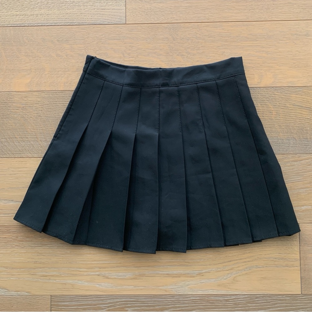 Black pleated skirt